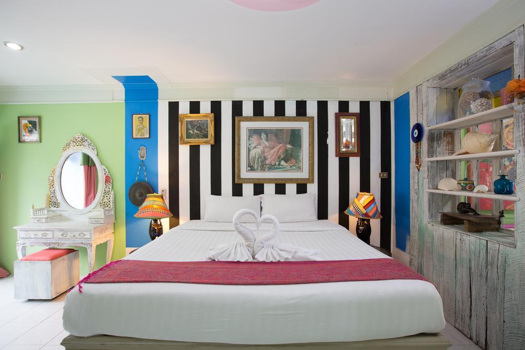 Barefoot Hotel Kalim Beach Front Patong Room photo