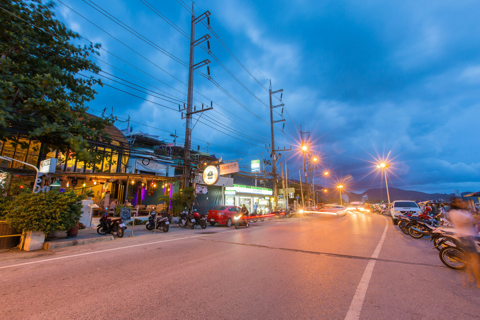Barefoot Hotel Kalim Beach Front Patong Exterior photo
